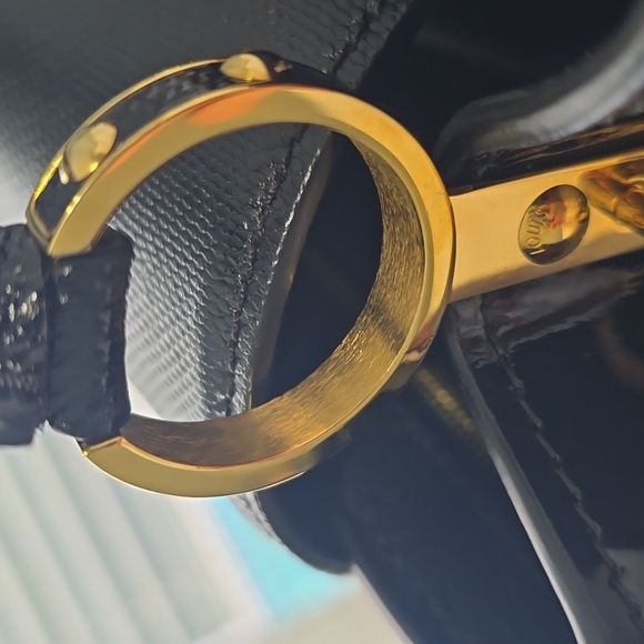 Louis Vuitton Taurillon Calfskin Karung Patwork Capucines BB - Picture 7 of 15